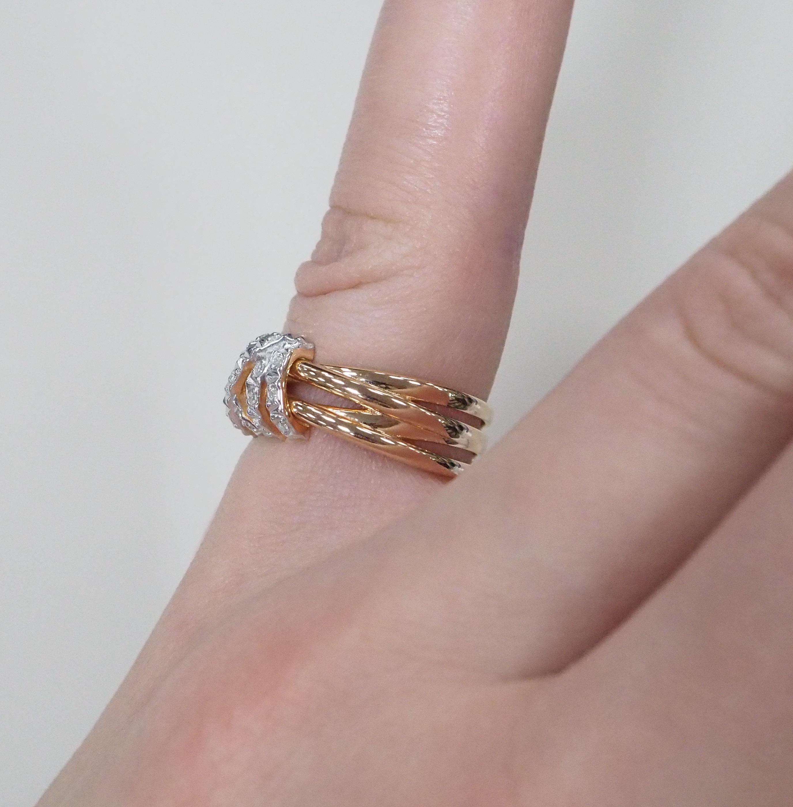 Серебряное кольцо с бриллиантами